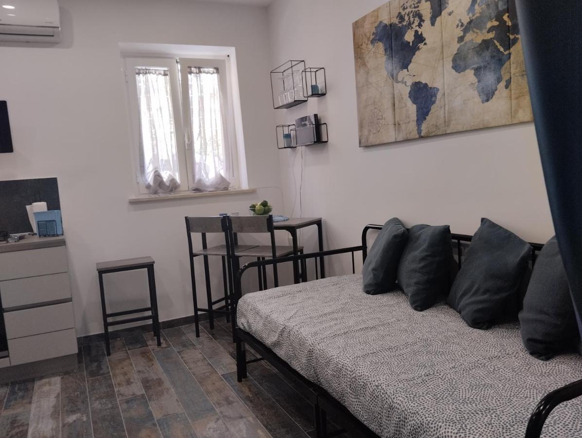 Casa Cesare Apartment โรม ภายนอก รูปภาพ